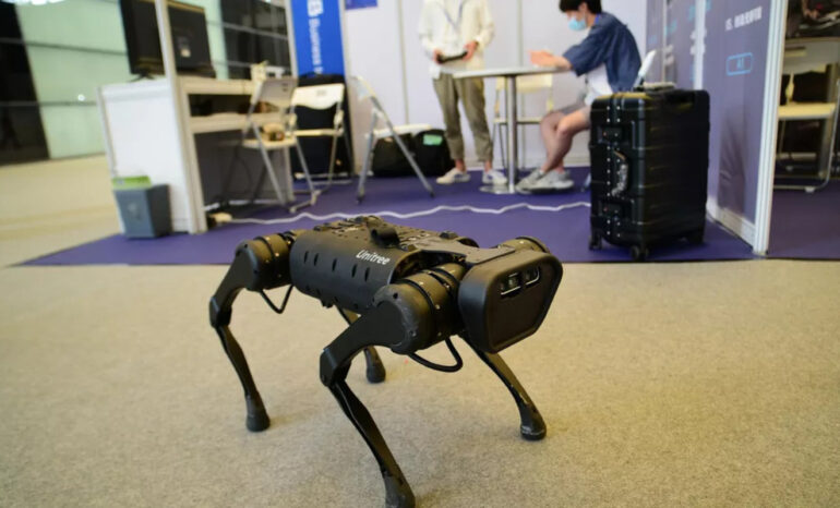 Cão-robô com IA do Facebook aprende sozinho como andar em diferentes ambientes